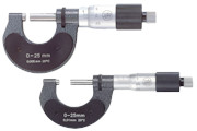 <strong>Precision outside micrometer with an accuracy better than DIN 863</strong> Different versions with graduation 0-50 or 0-100 and reading 0,01 mm or 0,005 mm. Measuring range up to 300 mm.