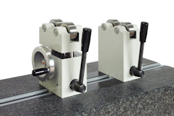 Rolling blocks heavy duty as pairs optionally with height adjustment. TOP Precision design with concentricity < 5µm. Hardened steel rollers with ball bearing. Excentric clamping for T-slots.